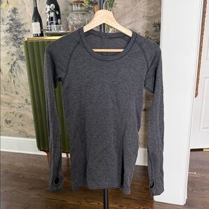 Lululemon workout top